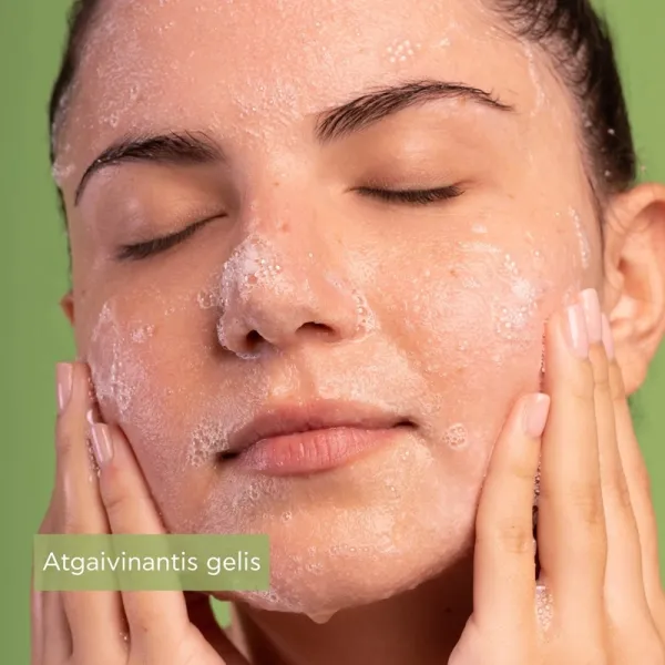 APIVITA prausiklis gelinis riebiai/mišriai odai 200ml