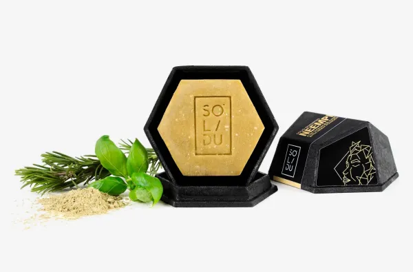 SOLIDU kietas šampūnas pažeistiems plaukams su nimbamedžiu ir baziliku NEEMPH 65g