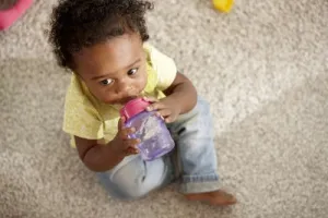 Puodelis neišsiliejantis su silikoniniu snapeliu be rankenėlės 12+ mėn. AVENT 260ml (SCF553/00)