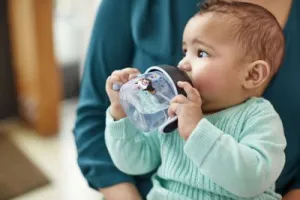 Puodelis neišsiliejantis su rankenėle 6+ mėn. AVENT Premium 200ml (SCF751/00)