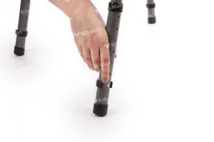 Tualeto kėdė su plačia paminkštinta sėdyne